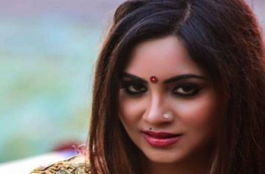 Former Bigg Boss contestant Arshi Khan questions 'Why isn’t Kangana Ranaut questioned about drugs?'