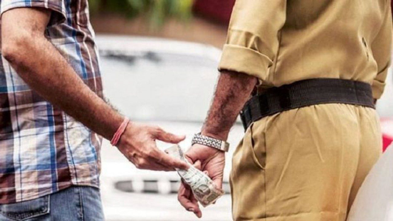 Day after he receiving 'Best constable' award, caught taking bribe in Telangana