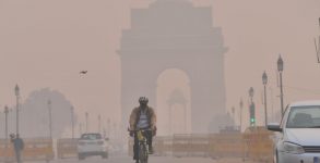 Schools shut while Run For Children flagged off in Delhi despite severe air pollution