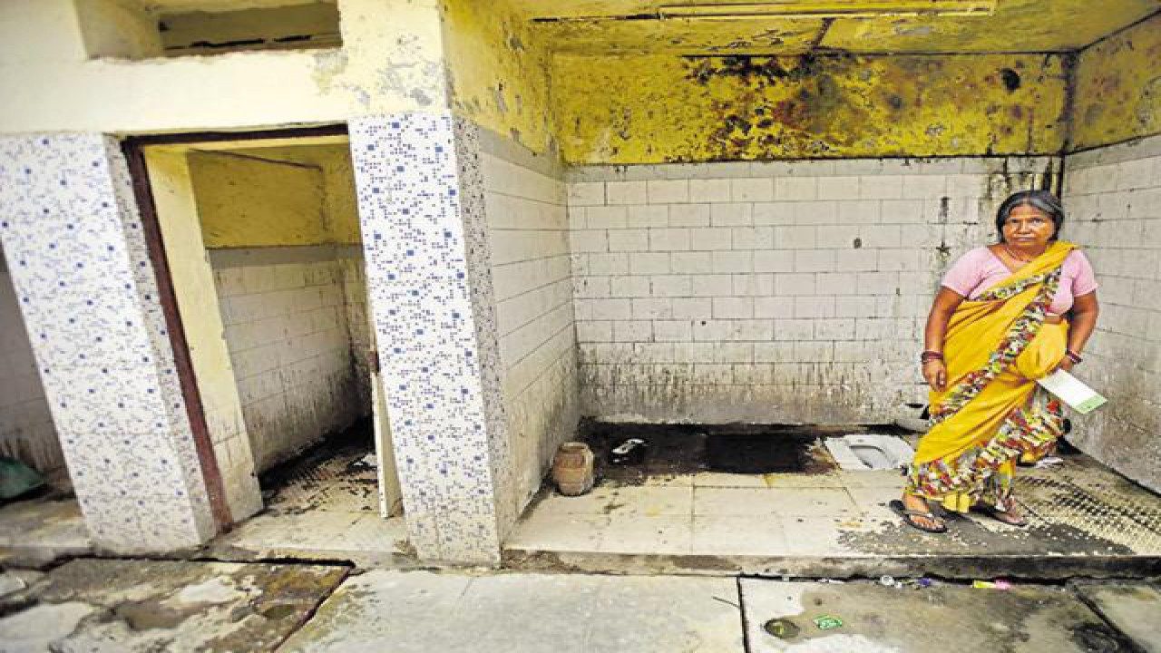 81% children in Delhi slums have no toilets: Survey