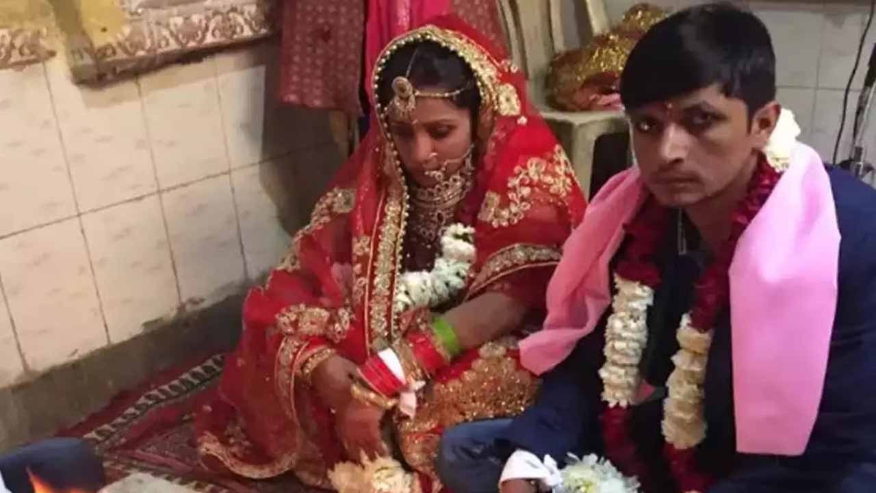 Greater Noida: Police officer loses heart to under trial serial killer; ties knot
