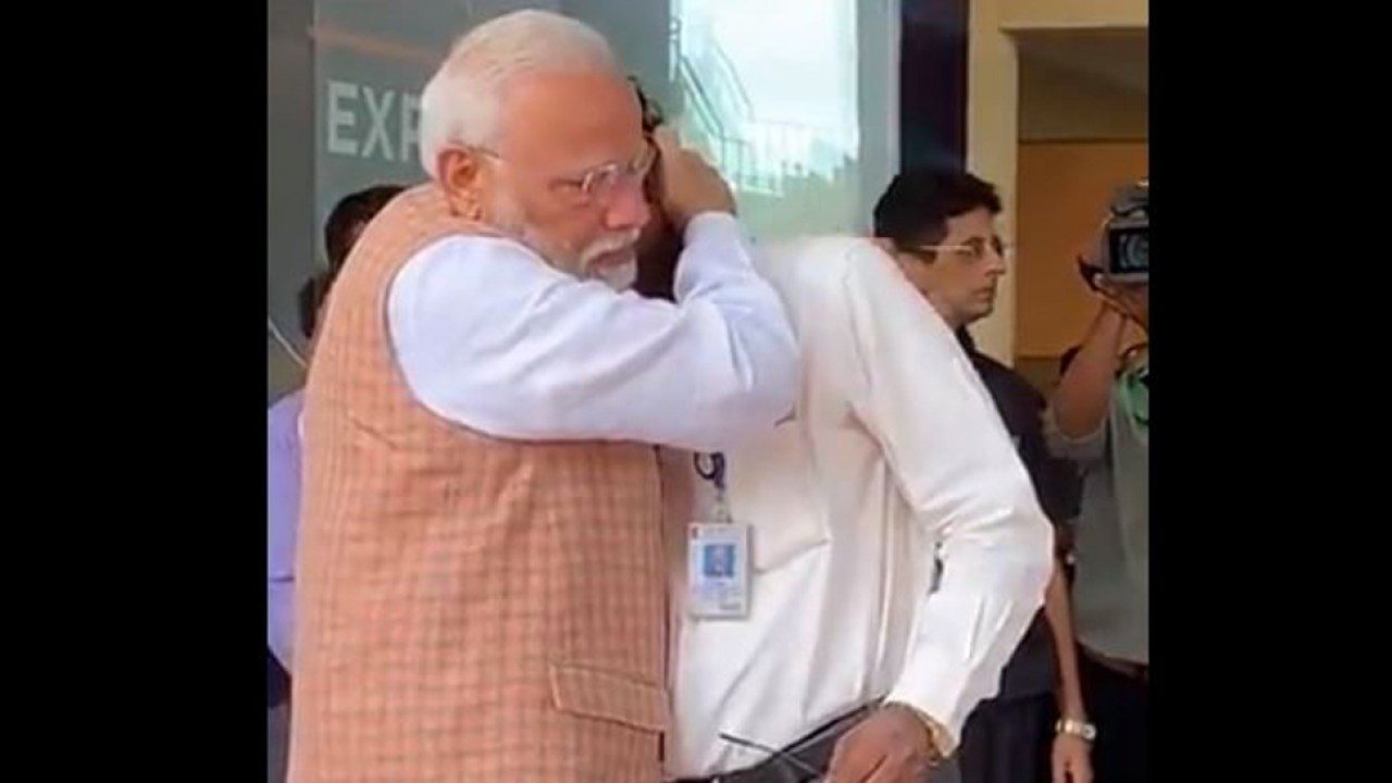 ISRO chief breaks down, PM Modi hugs, consoles him