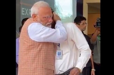 ISRO chief breaks down, PM Modi hugs, consoles him