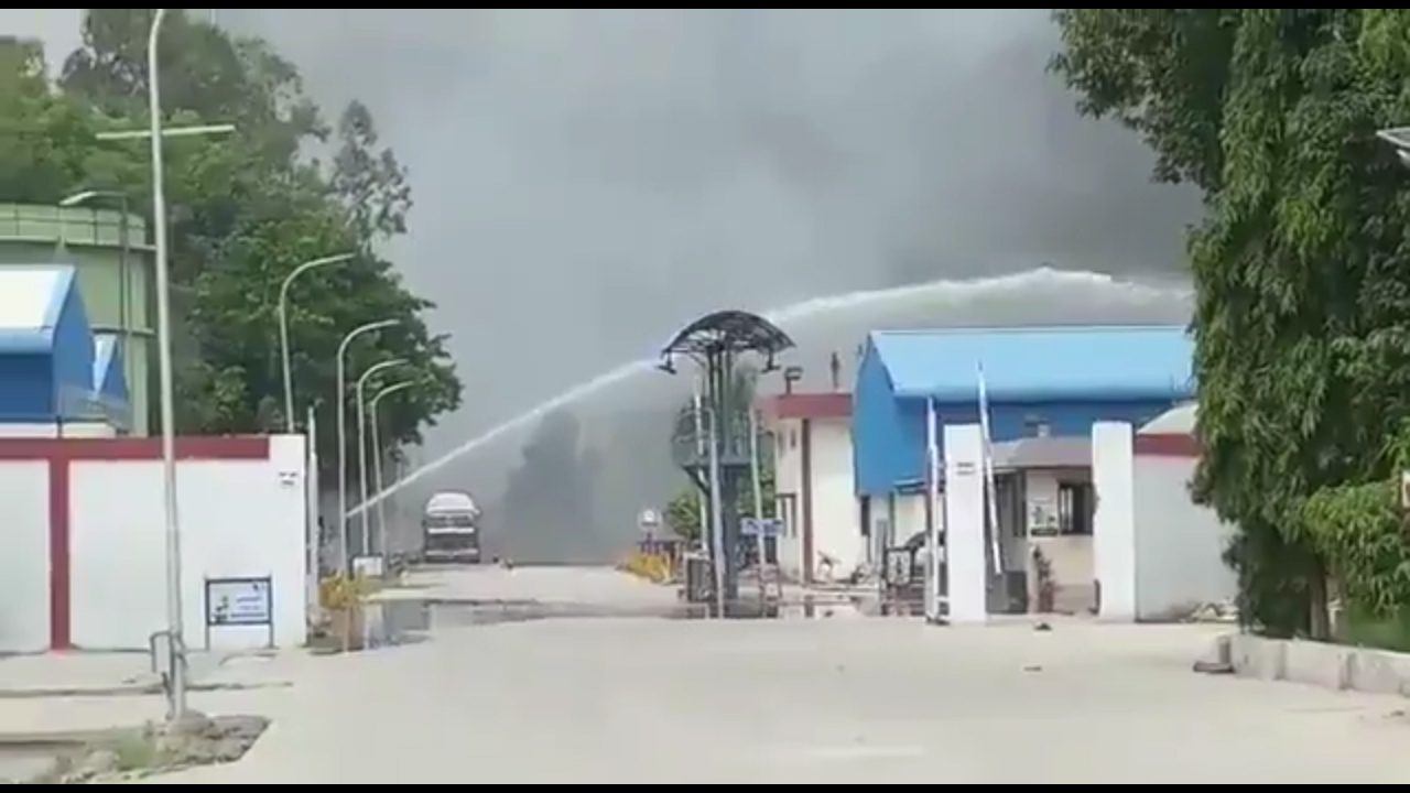 Unnao: Fire breaks out after gas tank explodes at Hindustan Petroleum Plant