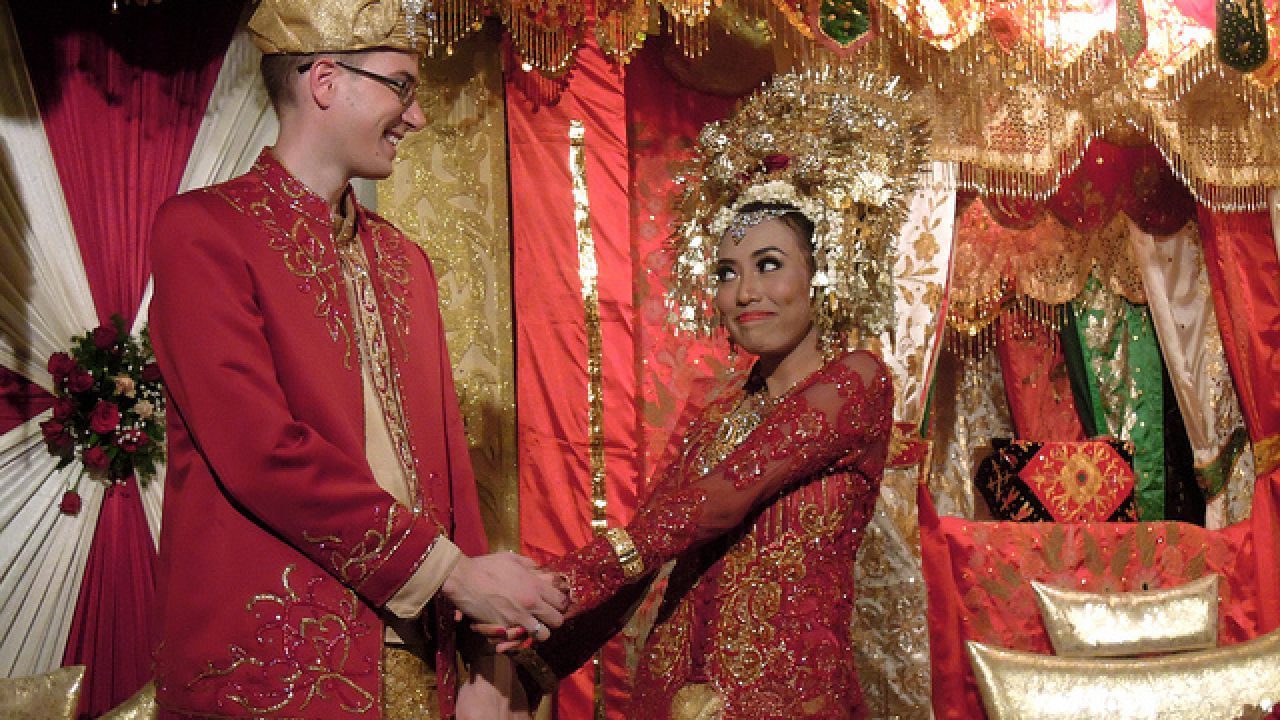 Indonesia raises minimum age for women to marry to 19
