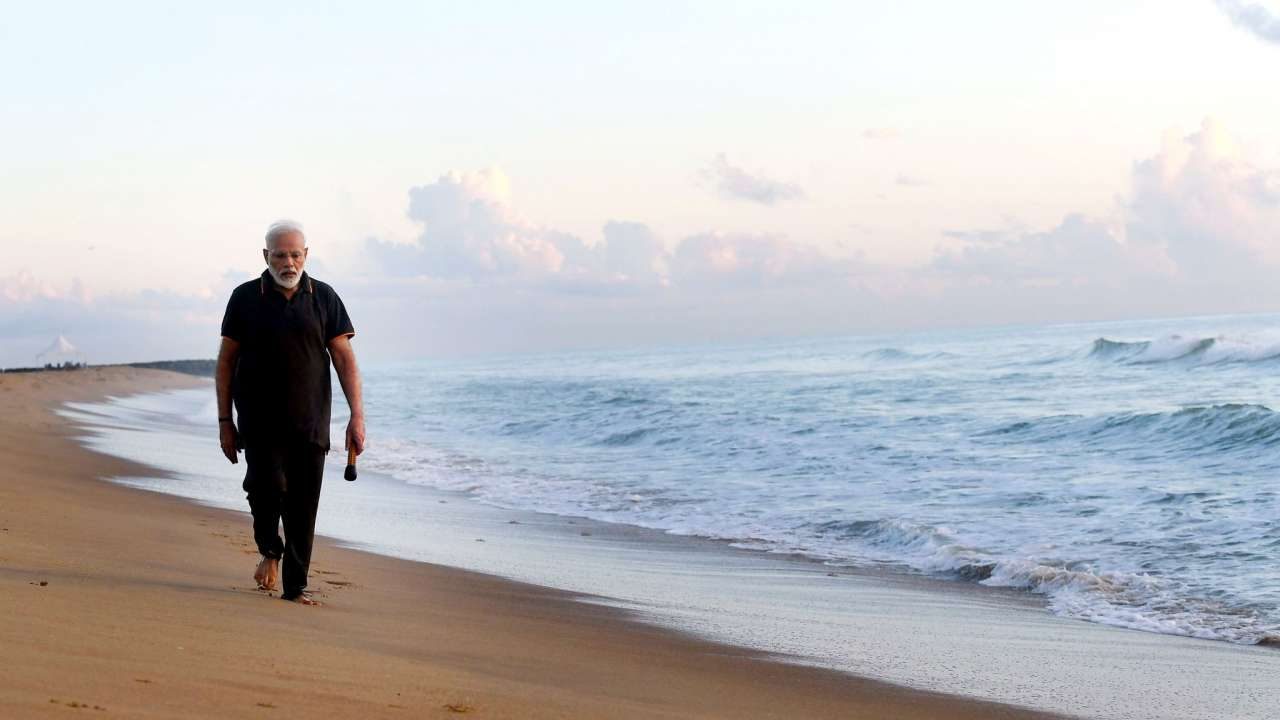Fact Check: Behind the scenes photos of PM Modi plogging on Tamil Nadu beach are false