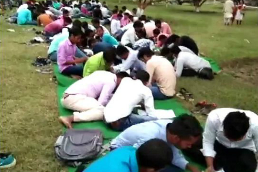 Bihar: Students forced to write exam in open due to over-crowded college in Bettiah