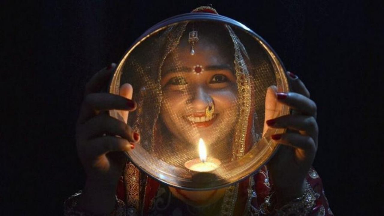 Karwa Chauth 2019: Moon rise time, Puja Vidhi, Vrat Katha, Feast and more