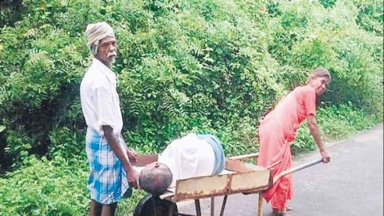Tamil Nadu: Elderly tribal man carried on cart dies; Onlookers unaffected