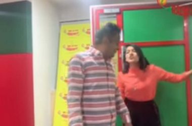 Watch: Deepak Kalal caught misbehaving with Radio Mirchi RJ, uses derogatory terms for women
