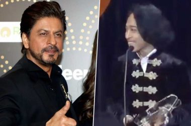 SRK fan dedicates an award and expresses desire to meet him, actor gives humble response!
