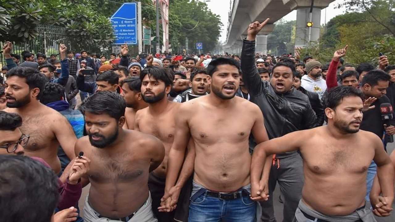 Jamia students protest shirtless to protest against police action on Citizenship Amendment Act