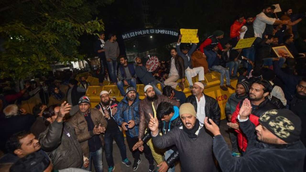 CAA Protest: Jamia Milia Islamia students and locals turns new years eve into 'Azadi night'