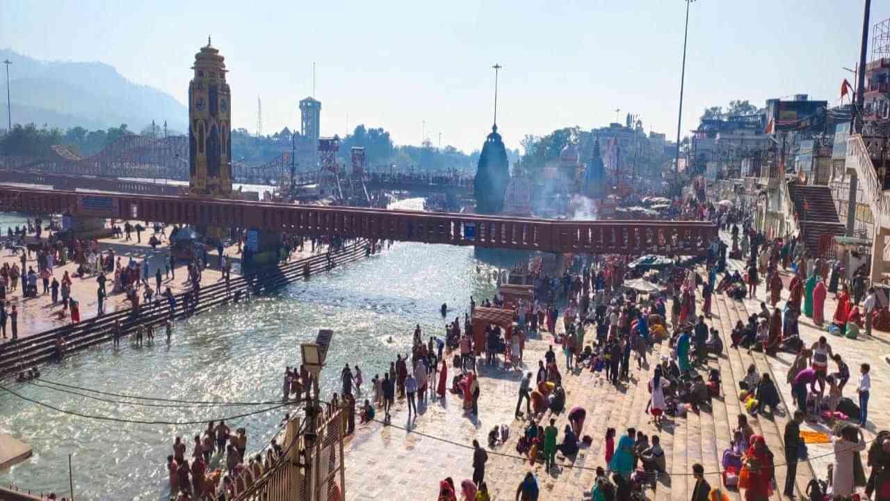 Mahalaya Amavasya 2020: Devotees won't be allowed to dip at holy Ganga amid COVID-19
