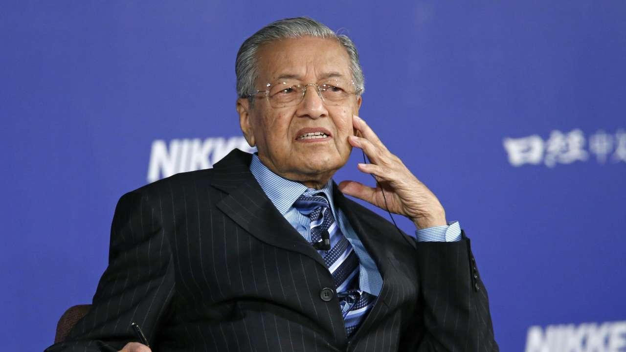 Mahathir expects early polls, ruling party gains in Malaysia