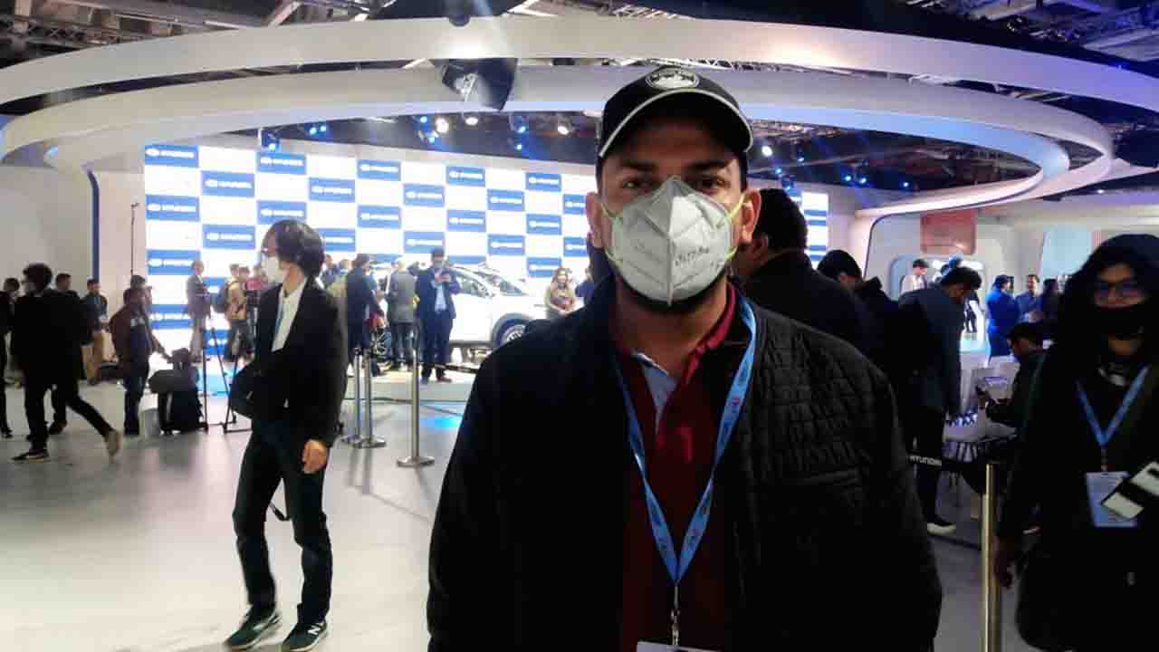 Coronavirus fear grips Auto Expo 2020, masks all over