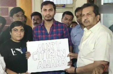 CAA: Mumbai BJP President MP Lodha felicitates Uber driver who took passenger to police station