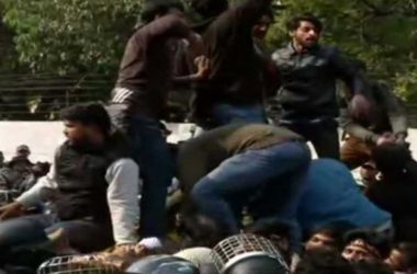 Security forces resort to lathicharge after Jamia Millia students march to Parliament