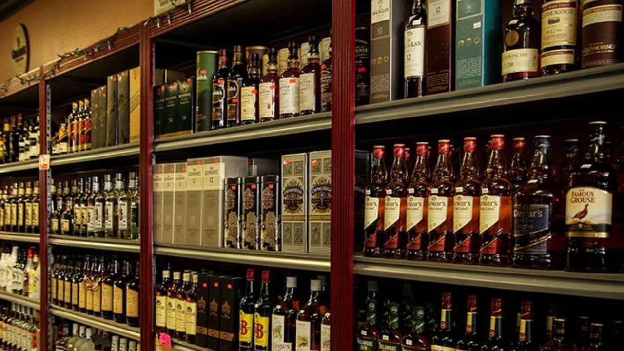 COVID-19 impact: Stock of liquor goes missing from closed shops in UP amid lockdown