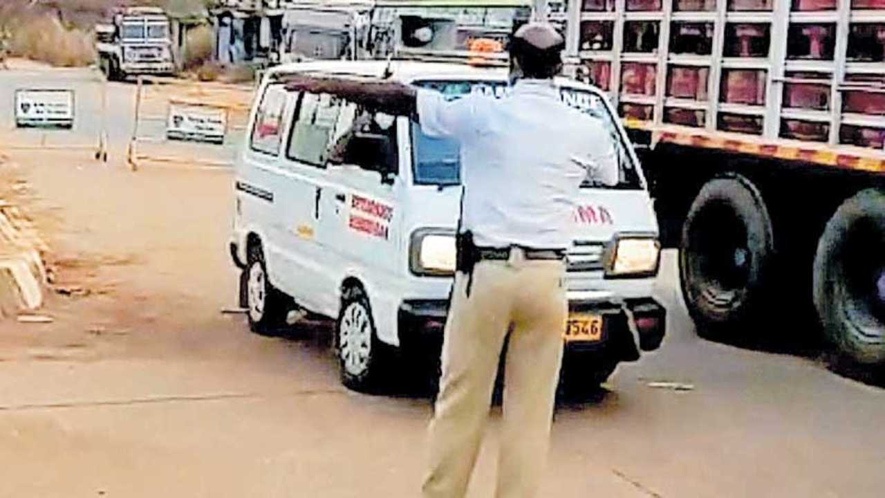 Coronavirus lockdown: Another dies in Kerala as Karnataka police stop ambulance at border