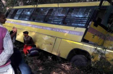 Bus carrying students meets with mishap in Ayodhya
