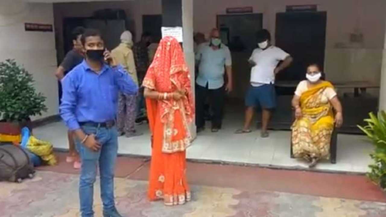 Uttar Pradesh: Man sneaks out to buy grocery, returns with bride amid lockdown in Ghaziabad
