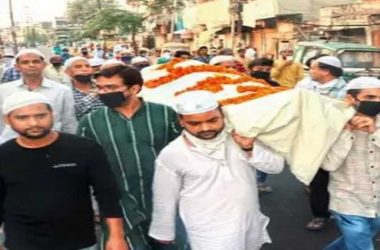 UP: Fasting Muslim men take out funeral procession of Hindu priest in Meerut