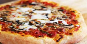 Here are seven simple tricks to make homemade pizza