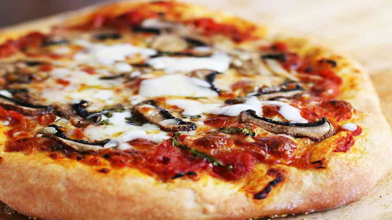Here are seven simple tricks to make homemade pizza