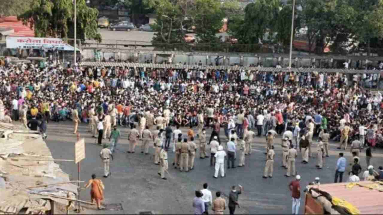 Lockdown Extension: Migrants crowd at Bandra, demand transport to return home