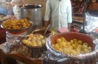 Delhi: Street vendors re-open Pani Puri, Paapdi Chaat stalls in Chawri Bazar amid lockdown