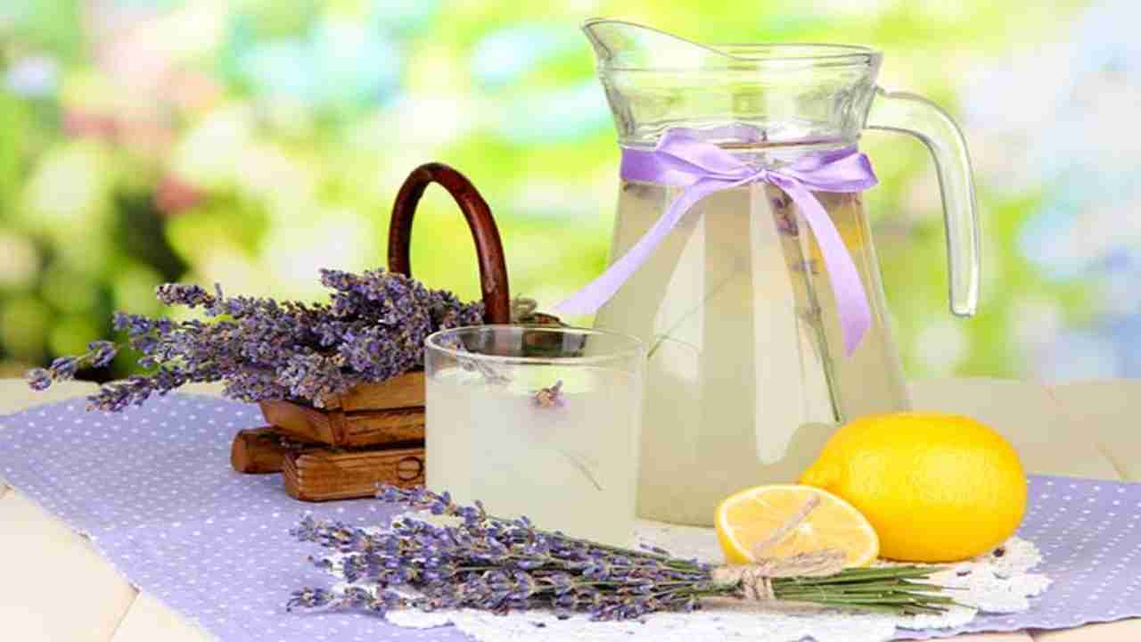 Lavender Oil, Vanilla and Lemon Juice Spray