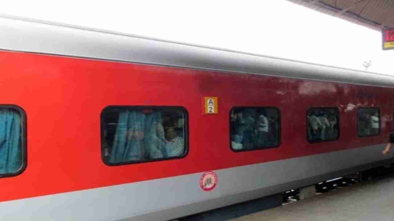 Two Rajdhani trains arrive in New Delhi from Patna, Ahmedabad