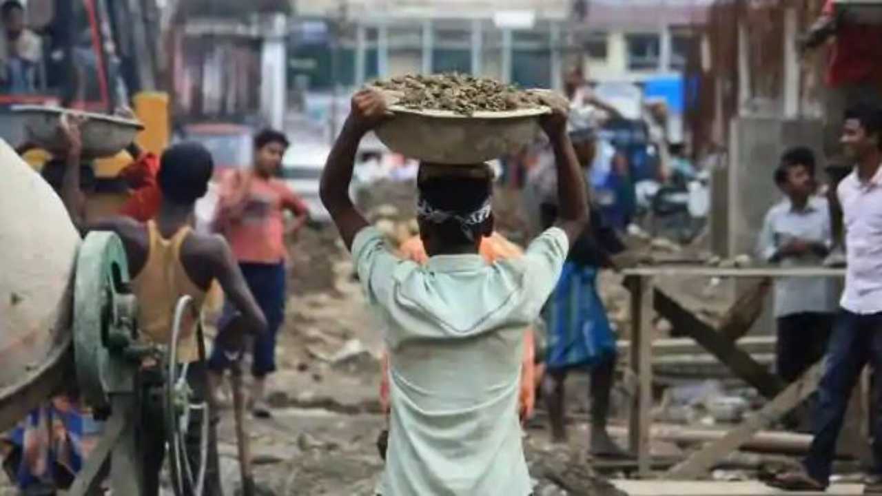 West Bengal: Labourers refuse to work at cement factory, allege violation of social distancing norms