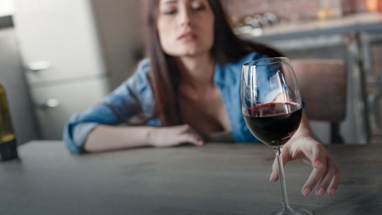 Binge drinking can lead to drunkorexia in young women