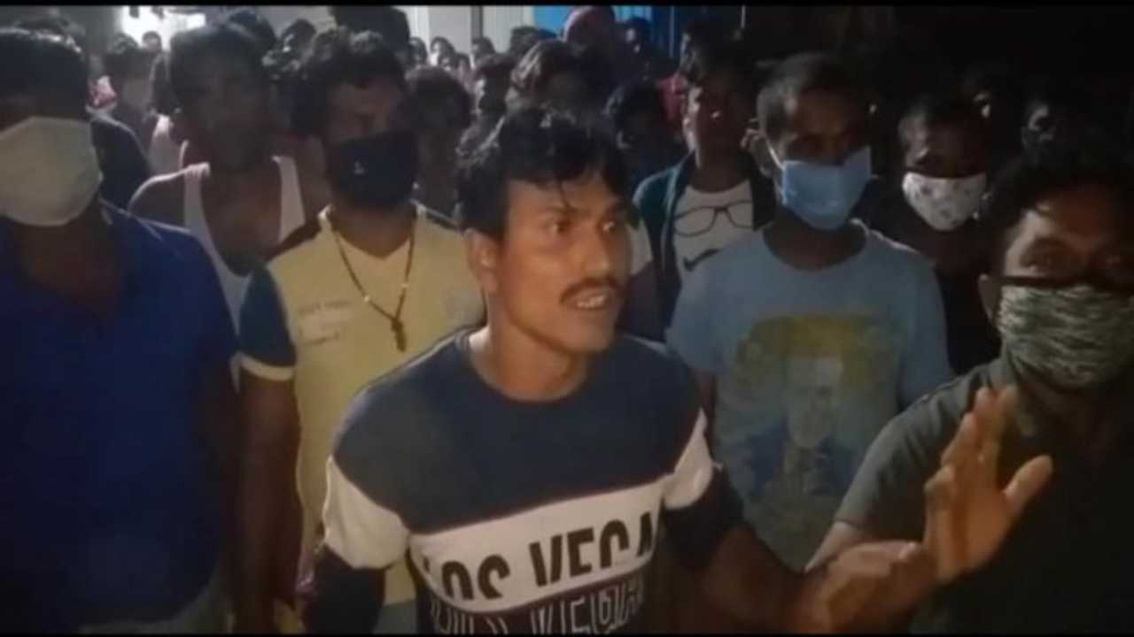 Bengaluru: Migrants protest against builders for being forced to live in dingy quarters