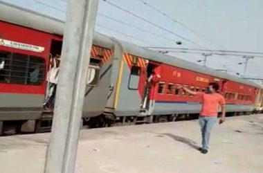 Railway staff throw biscuits, hurl abuses at hungry migrants, CIT suspended
