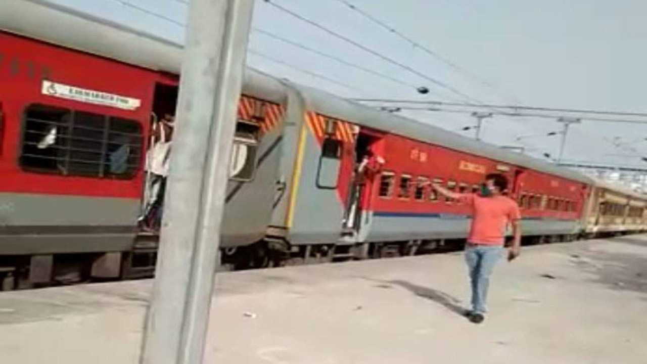 Railway staff throw biscuits, hurl abuses at hungry migrants, CIT suspended