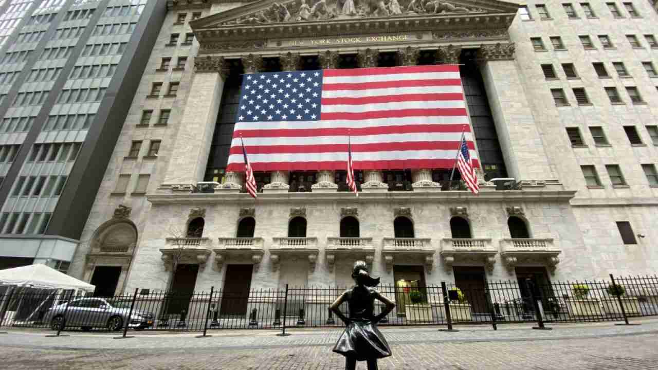 US stocks fall after Powell warns of 'significant downside risks'