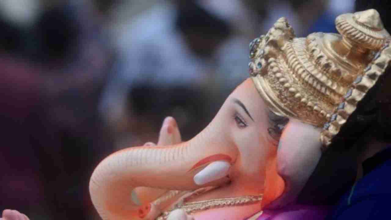 Locally made clay idols to replace Chinese Gauri-Ganesh in UP