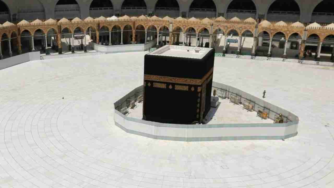 Saudi Arabia reopens 90,000 mosques, Mecca still shut