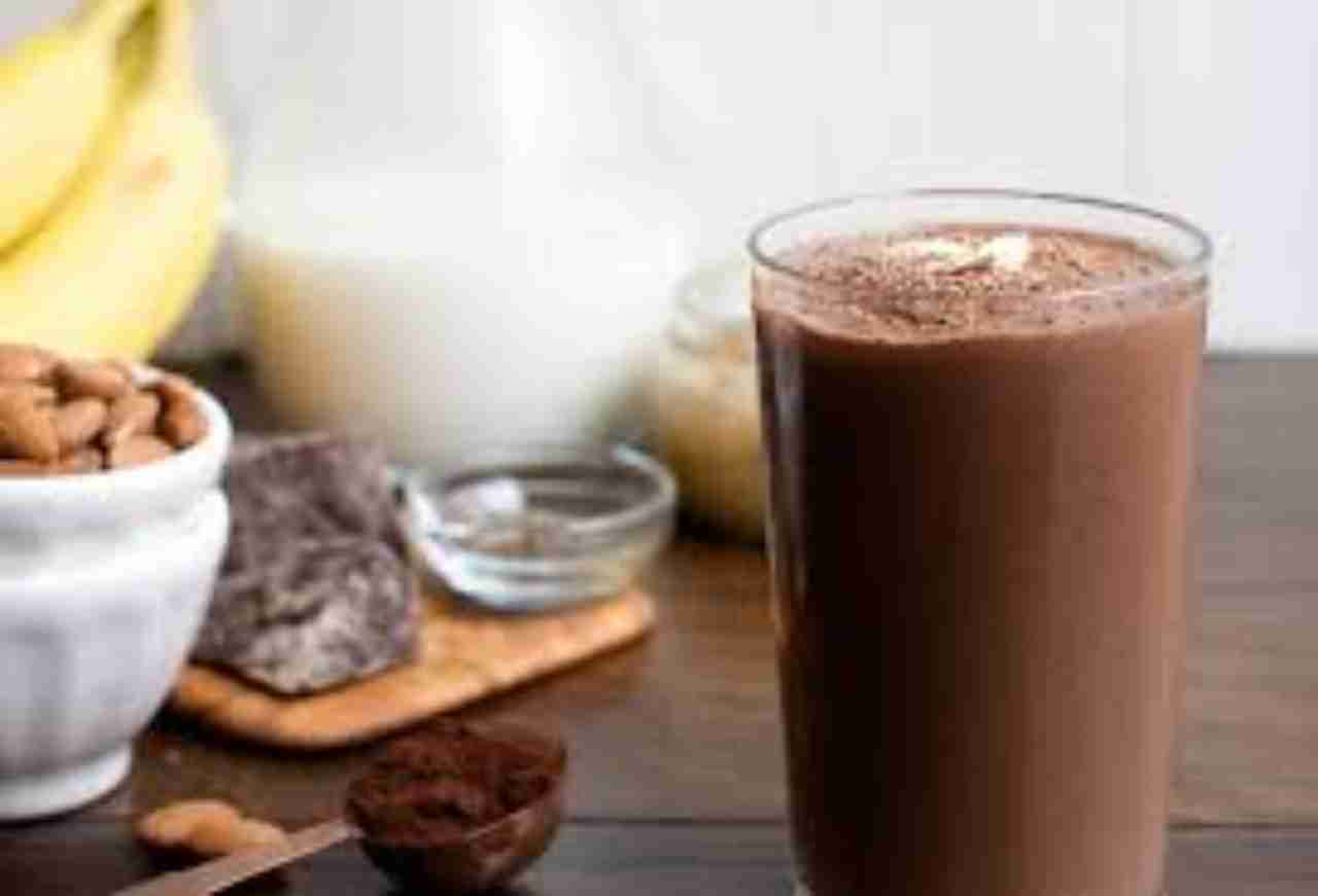 Dark Chocolate and Almond Butter Weight Gainer Smoothie