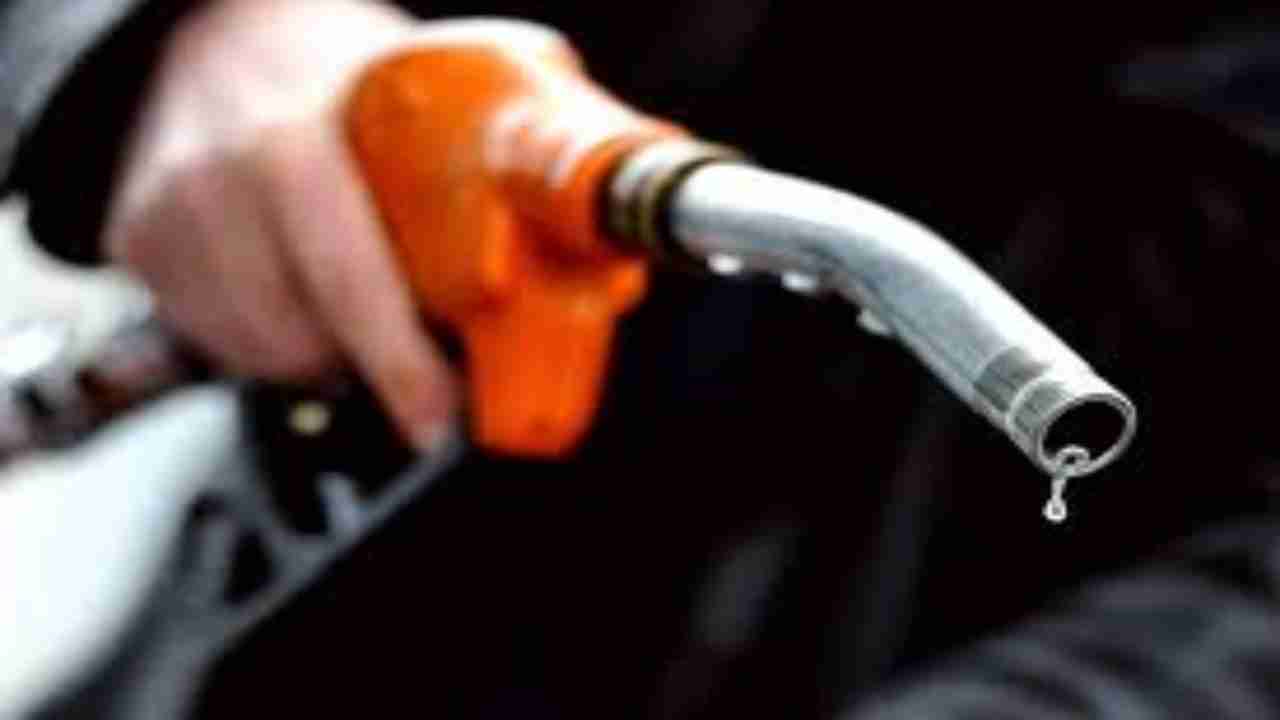 Diesel prices rise after 4-day pause, nears Rs 81 in Delhi