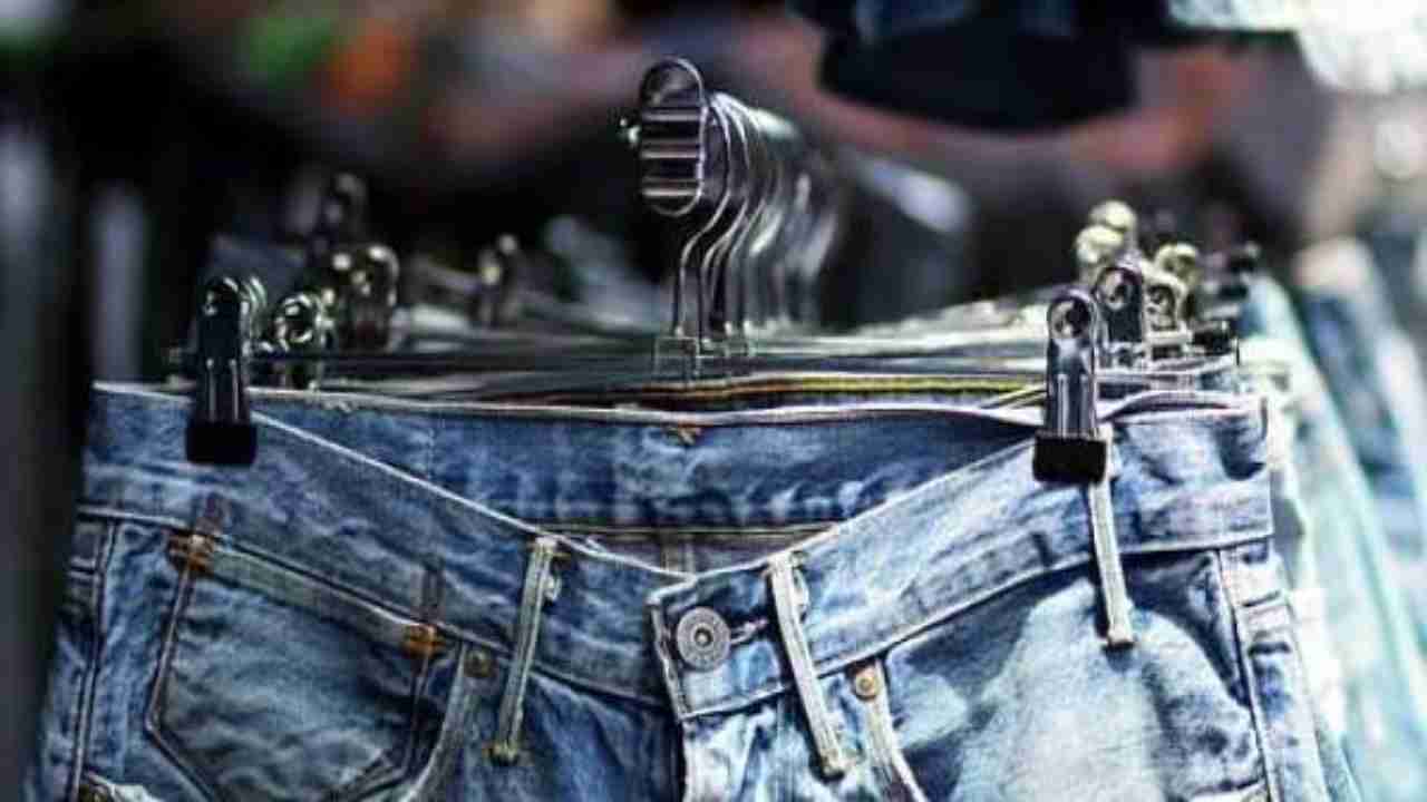 Madhya Pradesh: Govt officials banned from wearing T-shirt, jeans to office