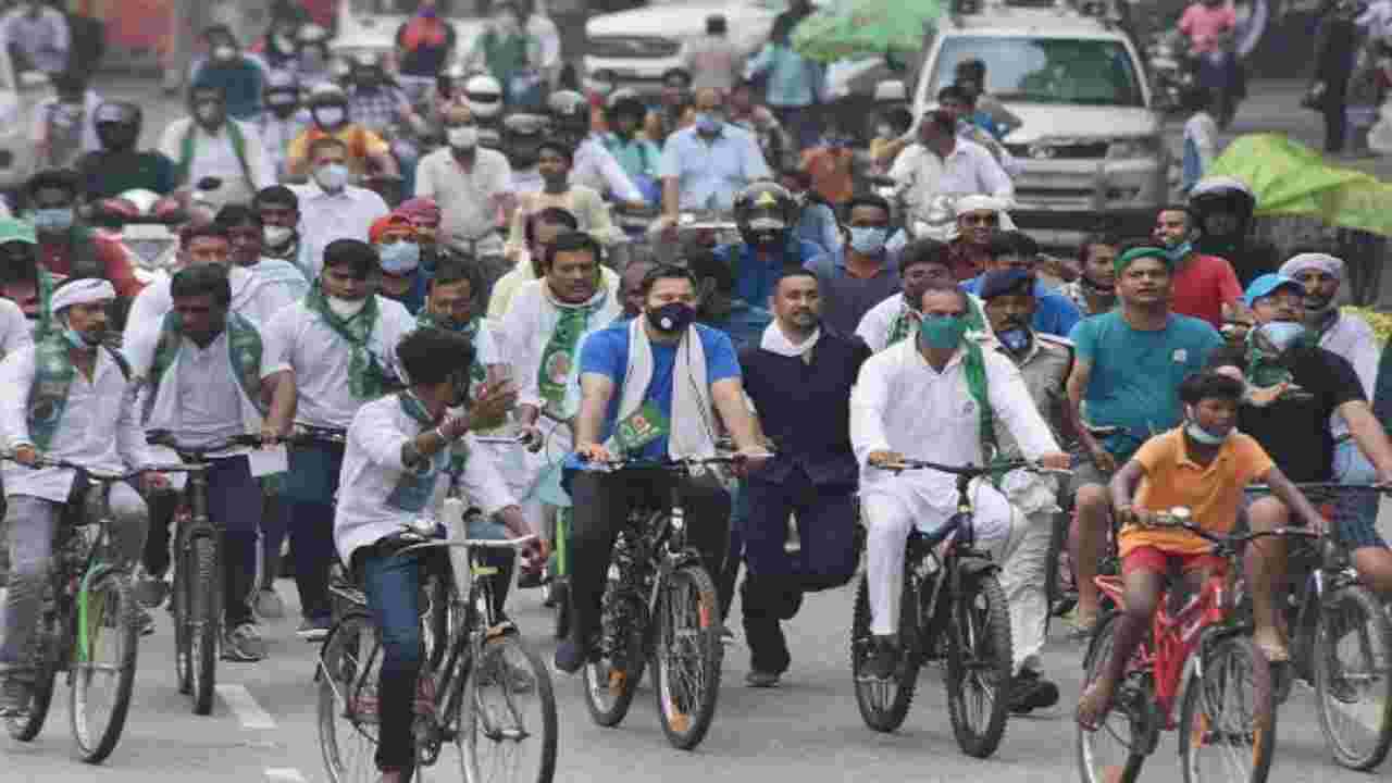 RJD Foundation Day: Tejashwi Yadav organises bicycle rally to highlight rising petrol and diesel prices