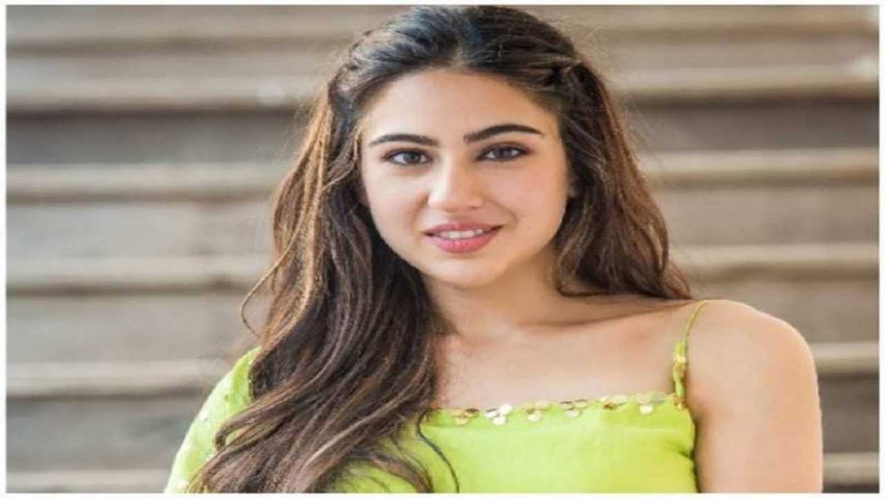 Watch: Sara Ali Khan's SURPRISE reaction after her fan professes love for the actress at the airport