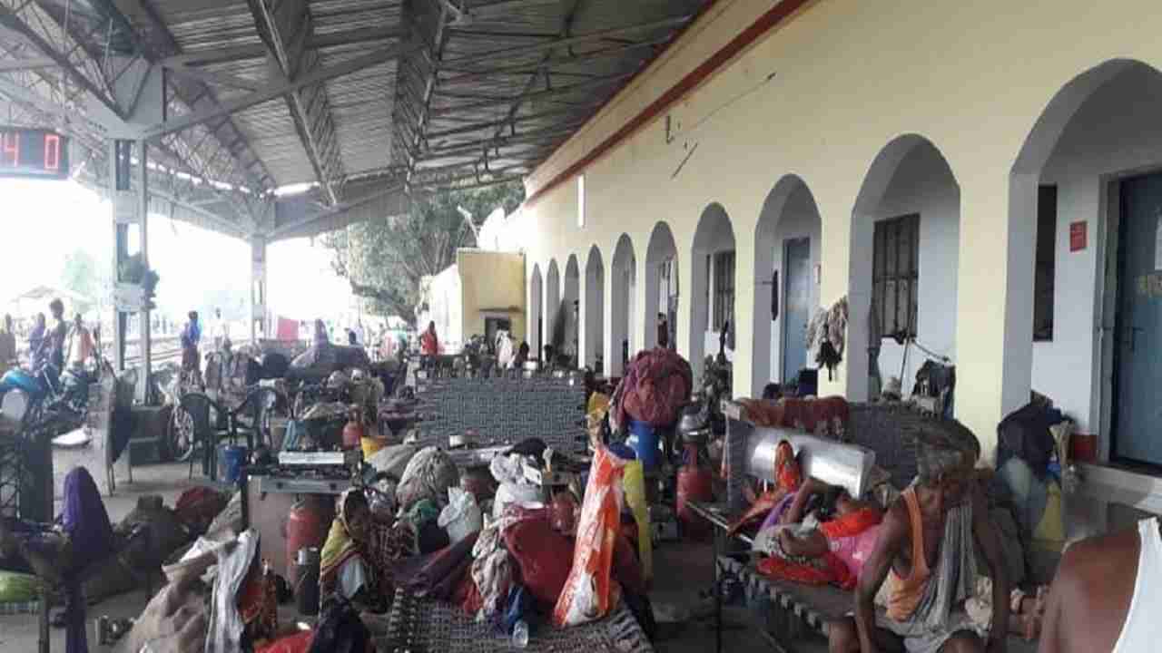 Bihar flood: Victims left stranded on railway platforms in Gopalganj district