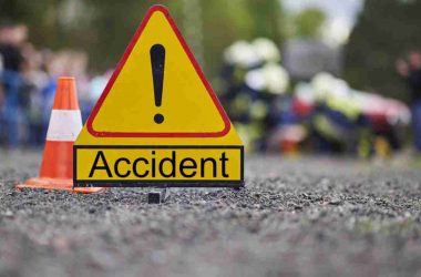 Major accident on Lucknow- Agra expressway, one dead, several injured