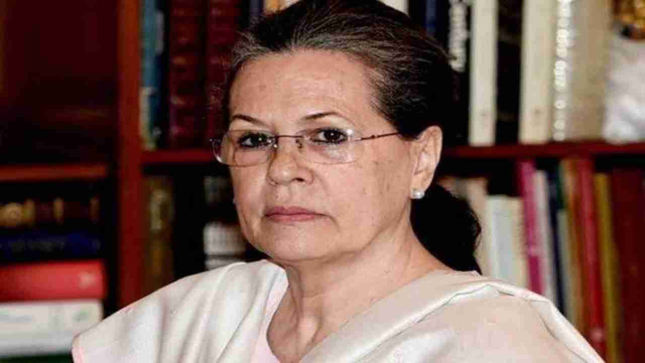 Scores of Congress leaders write to Sonia Gandhi for party reforms