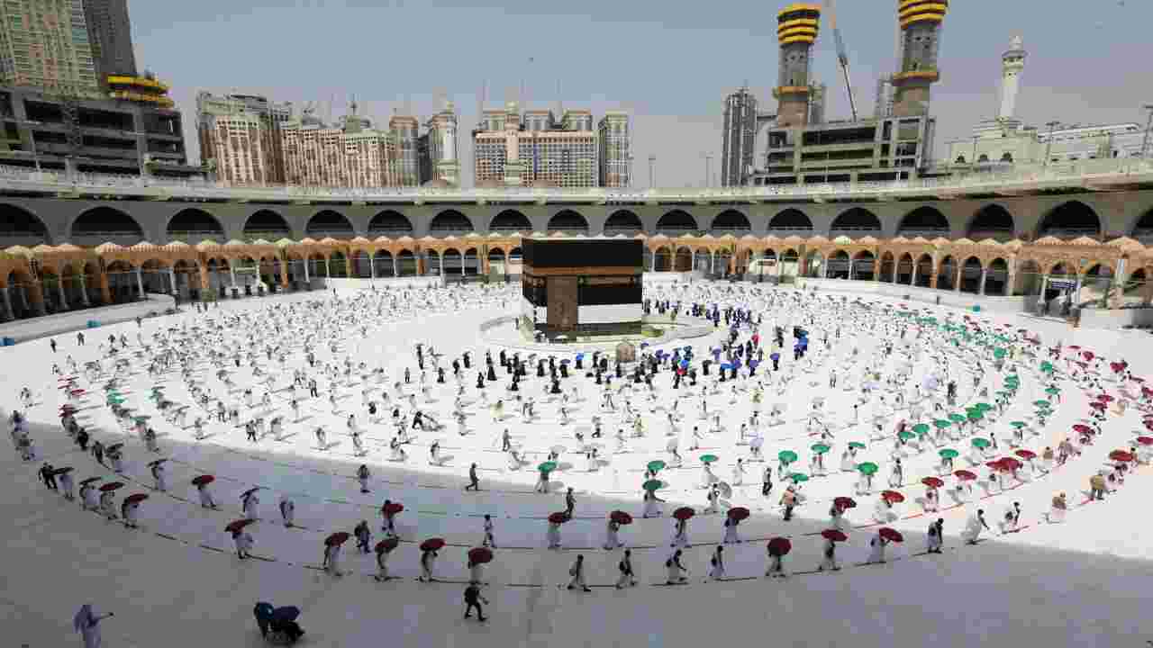 Saudi Arabia to reopen Mecca facilities for visitors in October